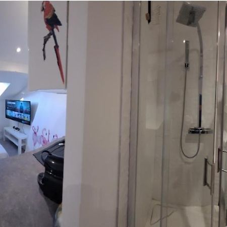 Apartamento Studette indépendante Hyères Gare Particulier Exterior foto