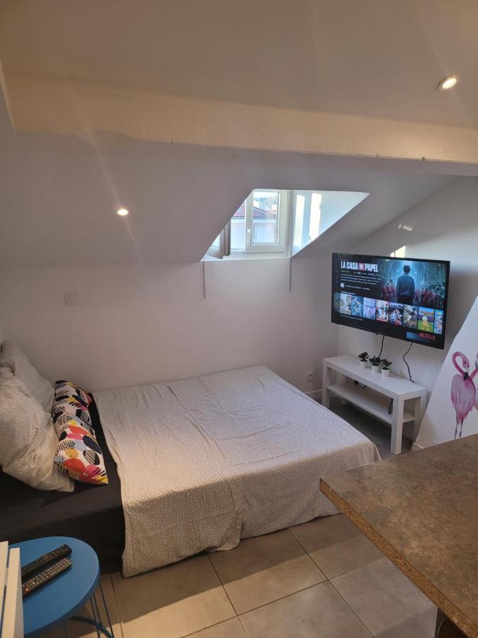 Apartamento Studette indépendante Hyères Gare Particulier Exterior foto